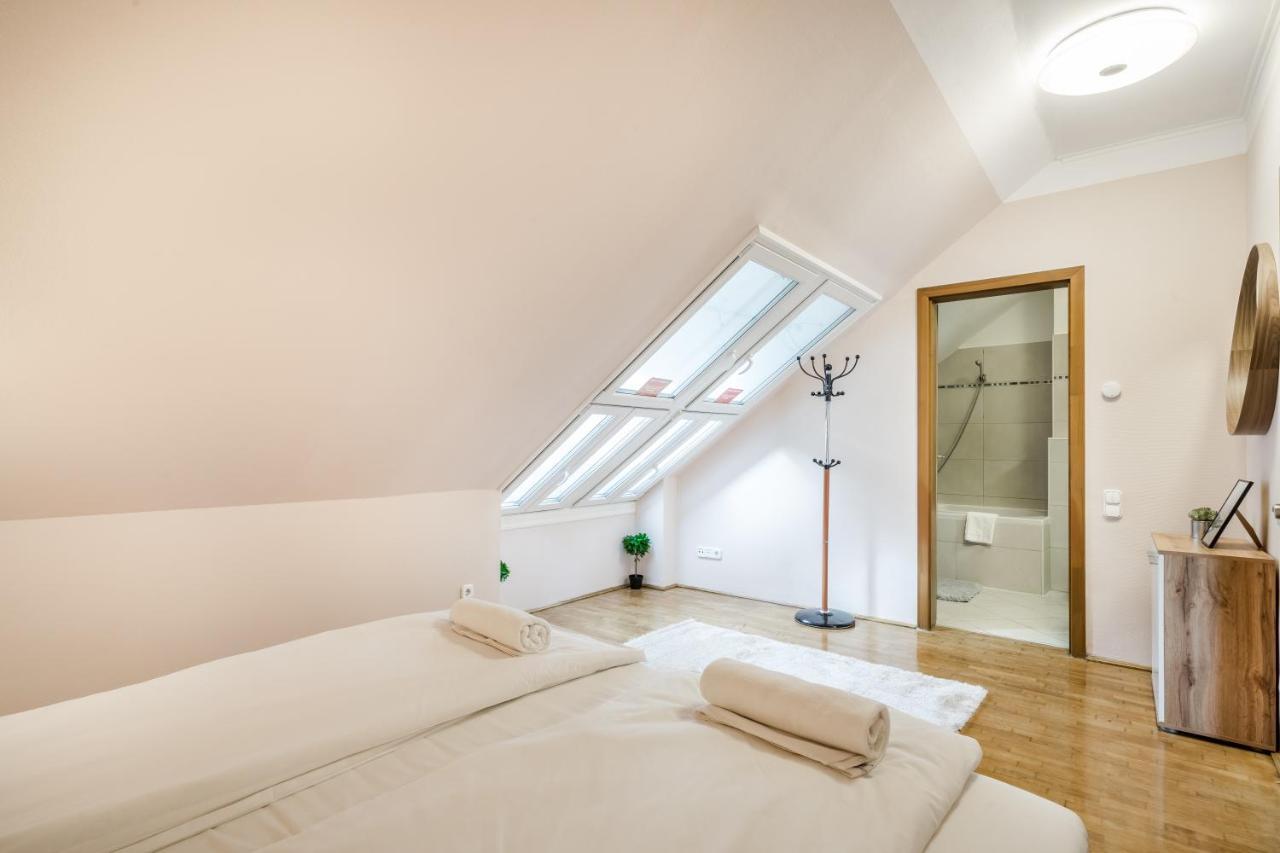 Bpr Timber Loft Home With Balcony Будапеща Екстериор снимка